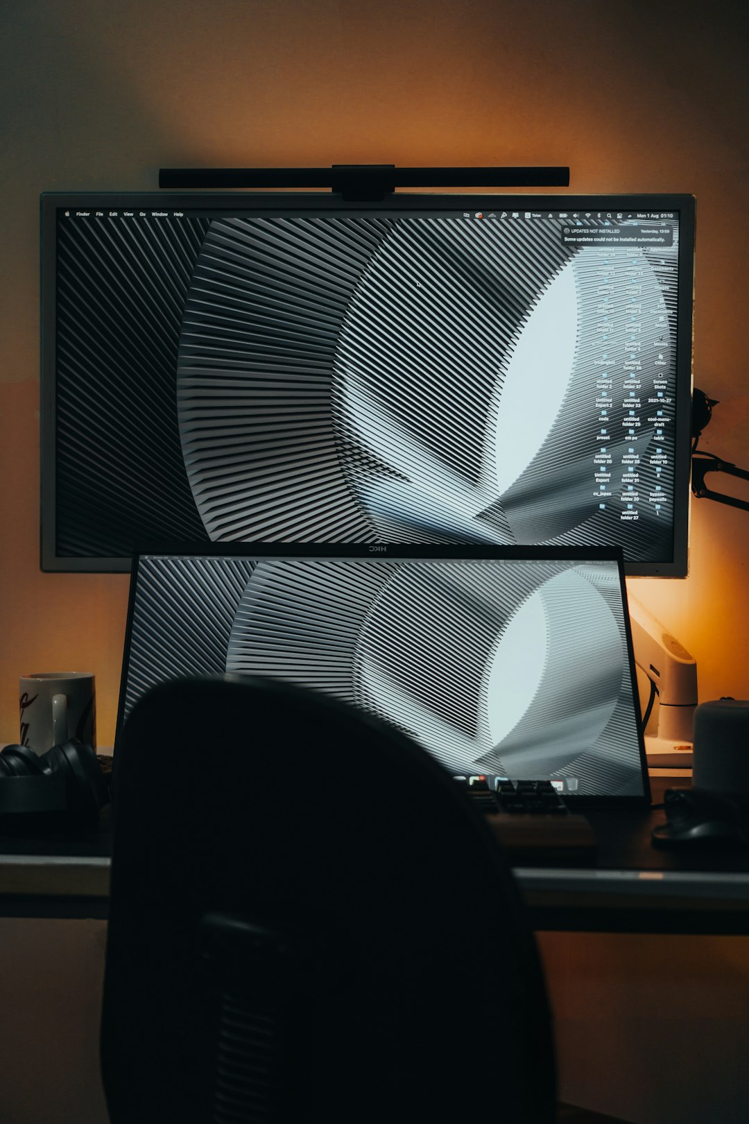 a-persons-legs-and-a-tv-screen-obiuuwlsobs